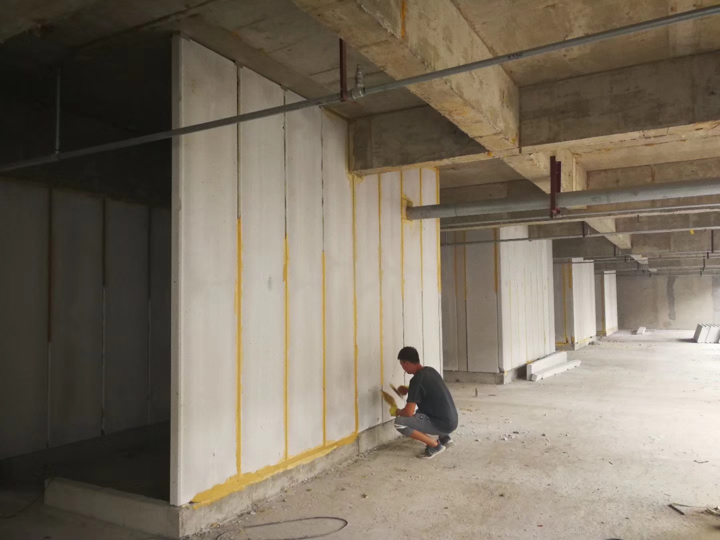 谷城无机发泡轻骨料混凝土隔墙板施工技术性能研究
